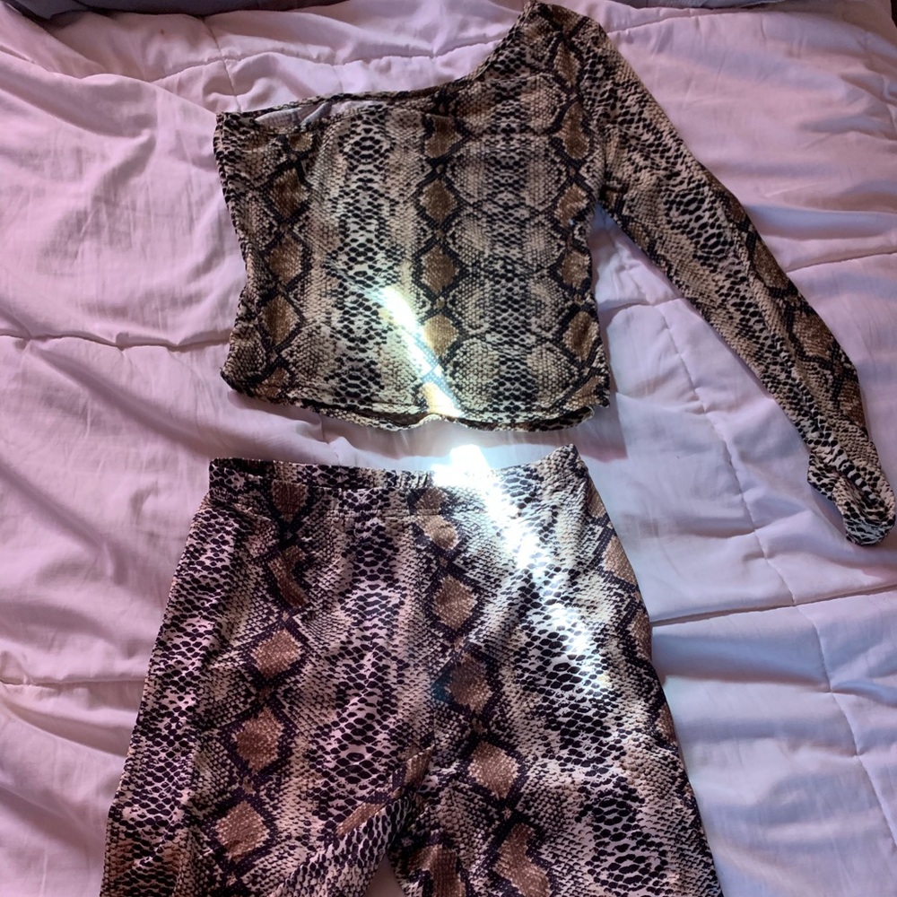 2 piece snake skin set